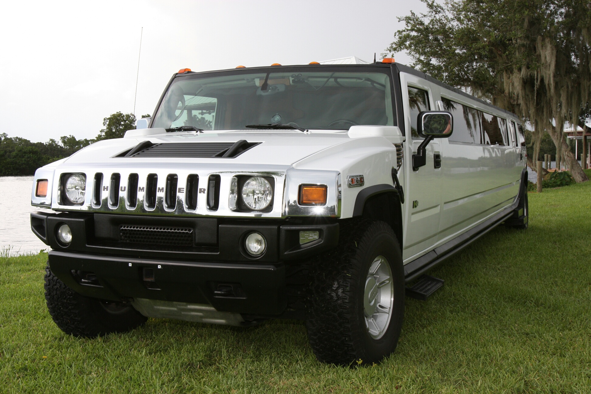 Haines City White Hummer Limo 
